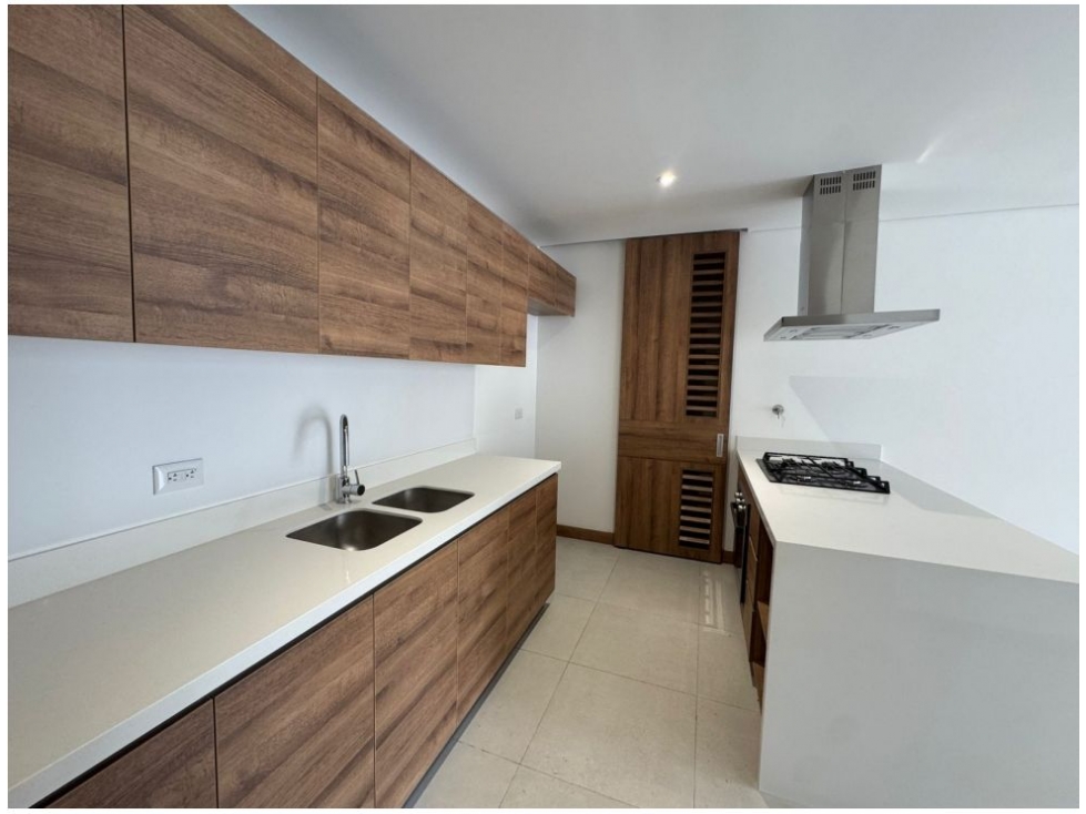Apartamento en venta en El Poblado, Medellín 5
