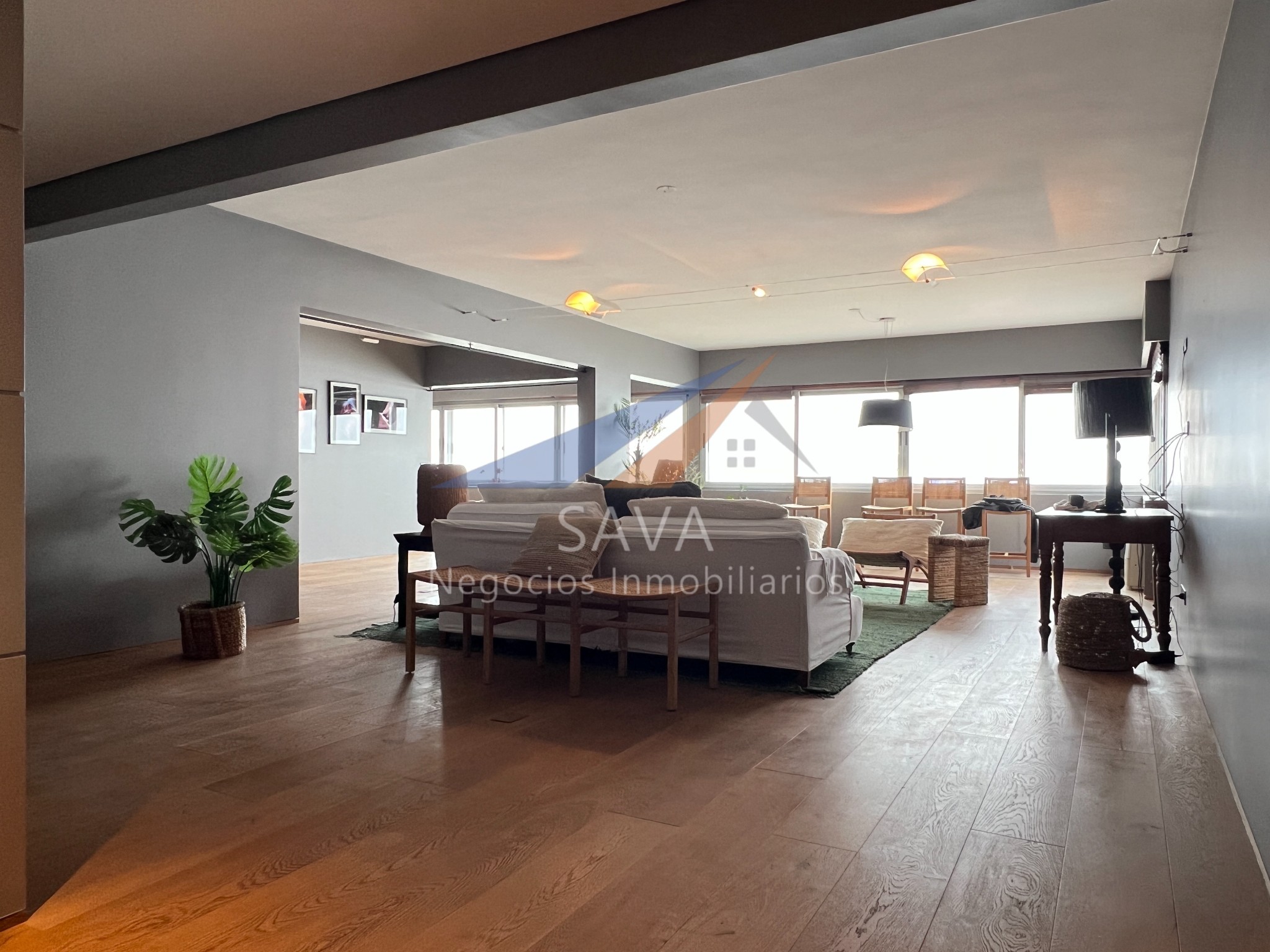 Alquiler Apartamento 3 Dormitorios en Buceo! Piso Alto. Frente a la Rambla!