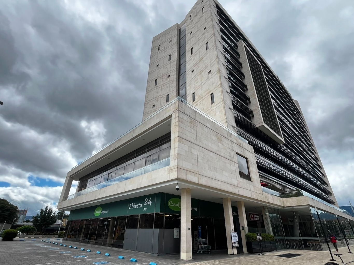 Oficina en Arriendo en Pontevedra, Bogotá