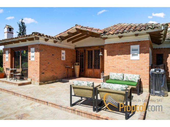 Casa de 4 alcobas en venta en Ub Los Geranios, Chía, 1204 m² · foto 2 de 20
