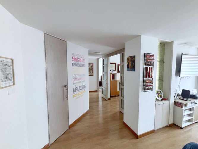 Apartamento de 2 alcobas en venta en Santa Barbara Central, Bogotá, 86 m² · foto 9 de 19