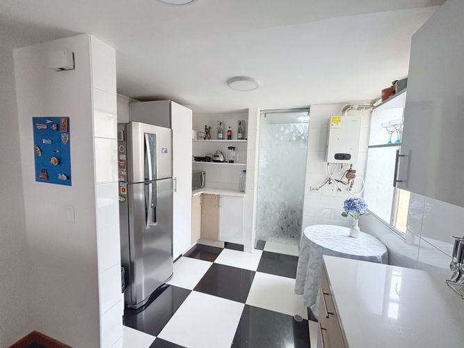 Apartamento de 2 alcobas en venta en Santa Barbara Central, Bogotá, 86 m² · foto 5 de 19