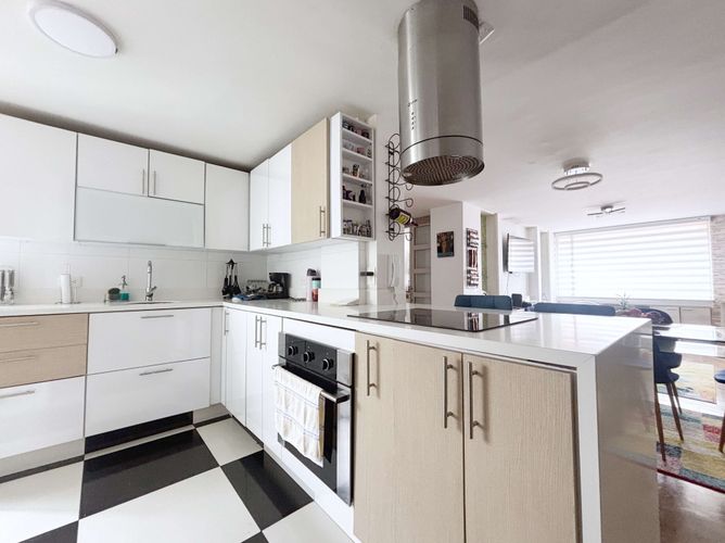 Apartamento de 2 alcobas en venta en Santa Barbara Central, Bogotá, 86 m² · foto 3 de 19