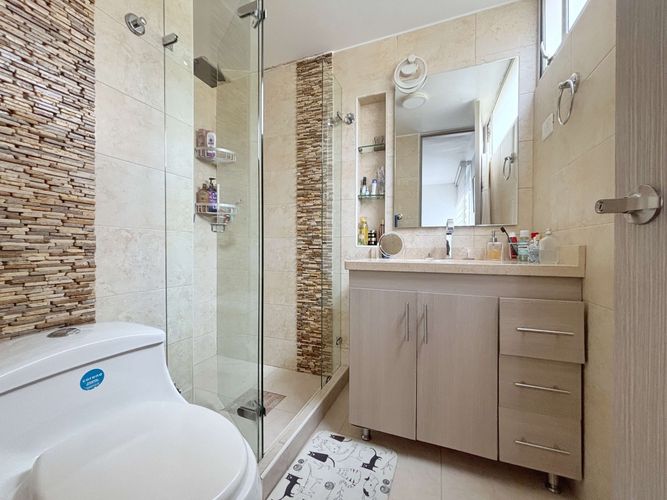 Apartamento de 2 alcobas en venta en Santa Barbara Central, Bogotá, 86 m² · foto 17 de 19