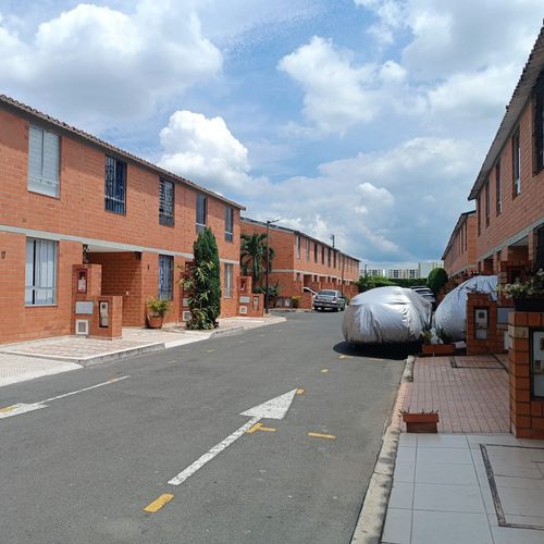Casa de 3 alcobas en venta en Valle Del Lili, Cali, 91 m² · foto 3 de 24