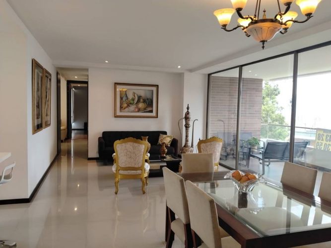 Apartamento de 3 alcobas en arriendo en El Poblado, Medellín, 150 m² · foto 2 de 23