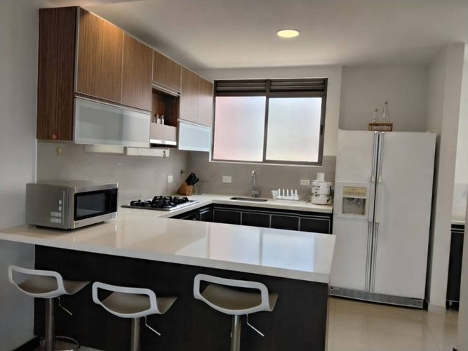Apartamento de 3 alcobas en arriendo en El Poblado, Medellín, 150 m² · foto 4 de 23