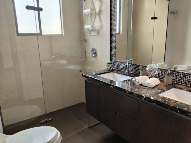 Apartamento de 3 alcobas en arriendo en El Poblado, Medellín, 150 m² · foto 19 de 23