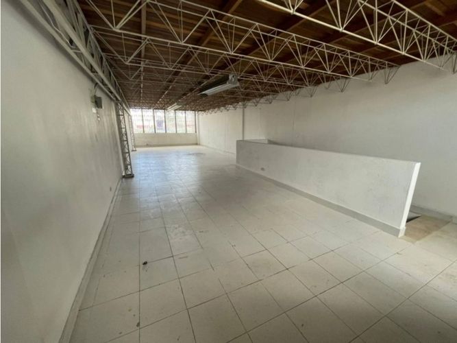 Bodega en arriendo en Cristo Rey, Medellín, 220 m² · foto 4 de 5