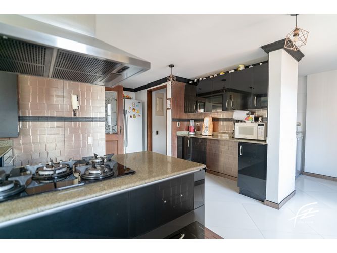 Apartamento de 3 alcobas en venta en Astorga, Medellín, 386 m² · foto 6 de 24