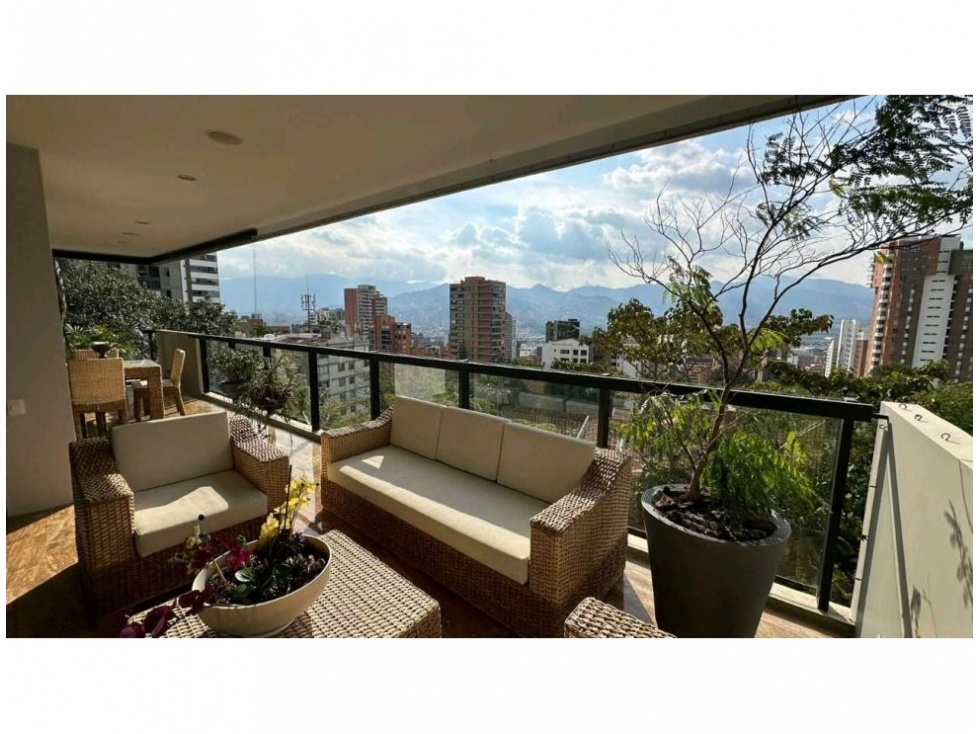 Apartamento en venta en El Poblado, Medellín 2