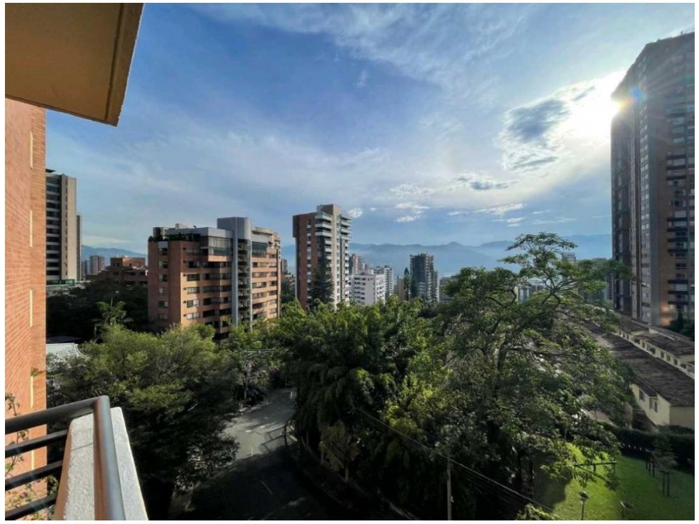 Apartamento en venta en El Poblado, Medellín 2