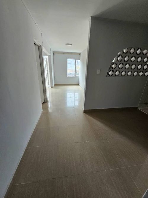 Casa de 8 alcobas en venta en Napoles, Cali, 300 m² · foto 3 de 24