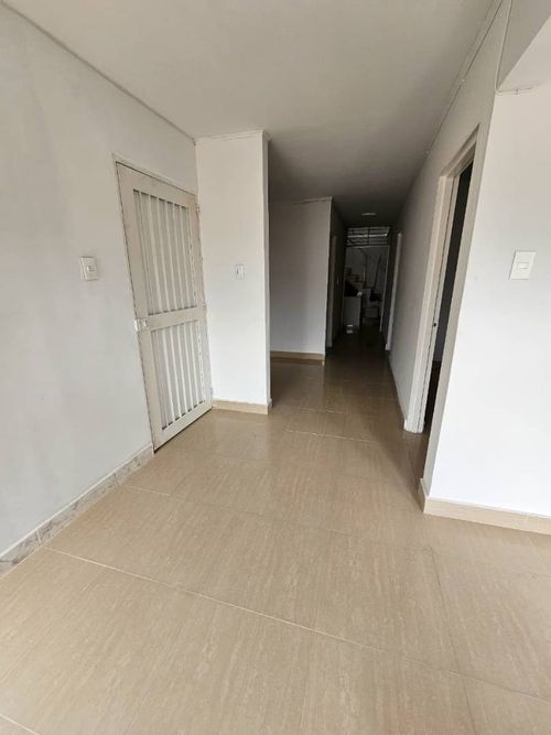 Casa de 8 alcobas en venta en Napoles, Cali, 300 m² · foto 11 de 24