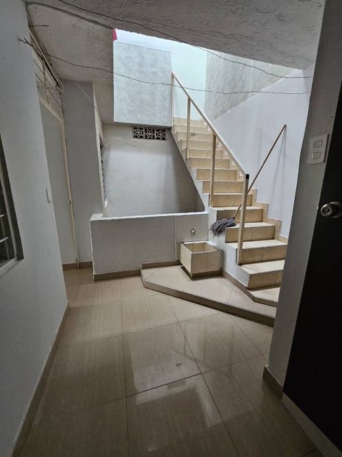 Casa de 8 alcobas en venta en Napoles, Cali, 300 m² · foto 12 de 24