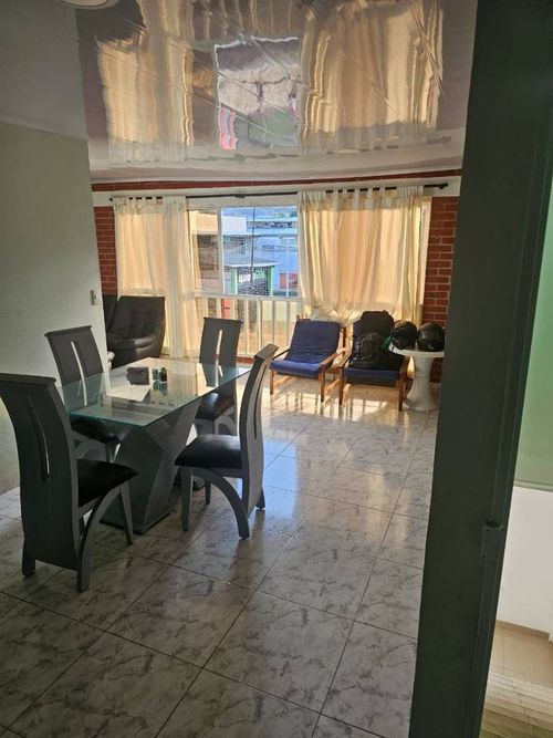 Casa de 8 alcobas en venta en Napoles, Cali, 300 m² · foto 19 de 24