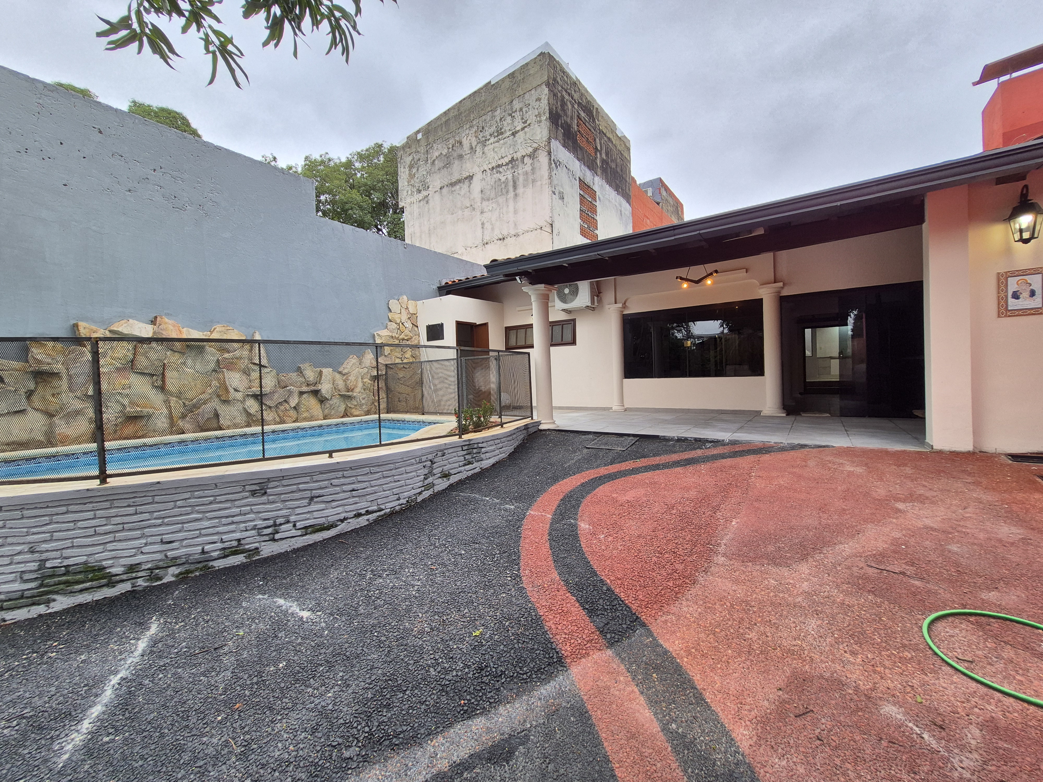 Casa en planta baja, para vivienda u oficinas, en barrio Ciudad Nueva