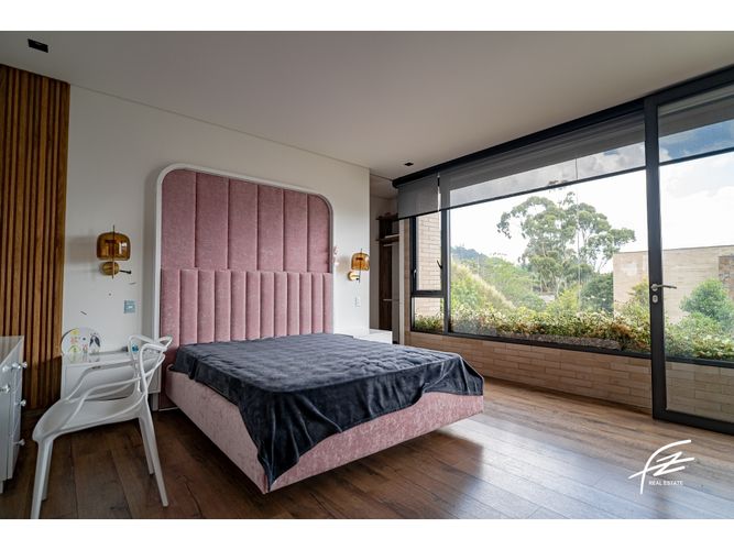 Casa de 4 alcobas en venta en Las Palmas, Envigado, 1770 m² · foto 2 de 24