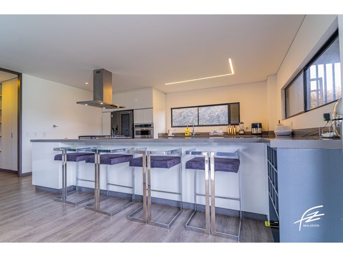 Casa de 5 alcobas en venta en Las Palmas, Envigado, 370 m² · foto 3 de 22