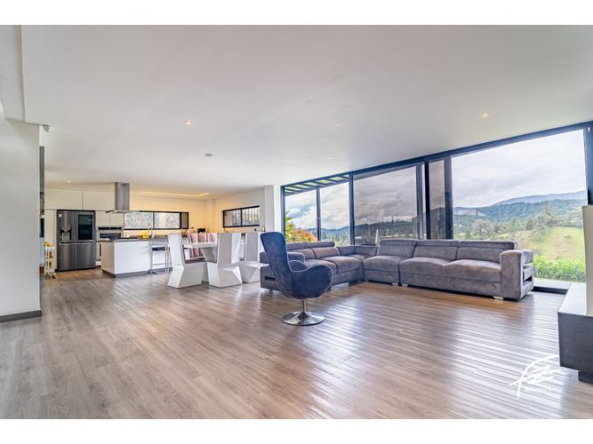 Casa de 5 alcobas en venta en Las Palmas, Envigado, 370 m² · foto 4 de 22