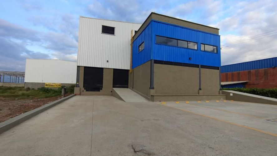 Bodega en arriendo en Palmaseca, Yumbo, 1400 m² · foto 2 de 10