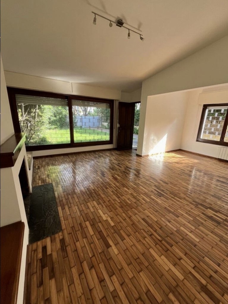 VENTA CASA 2 DORMITORIOS EN ZONA COLEGIOS