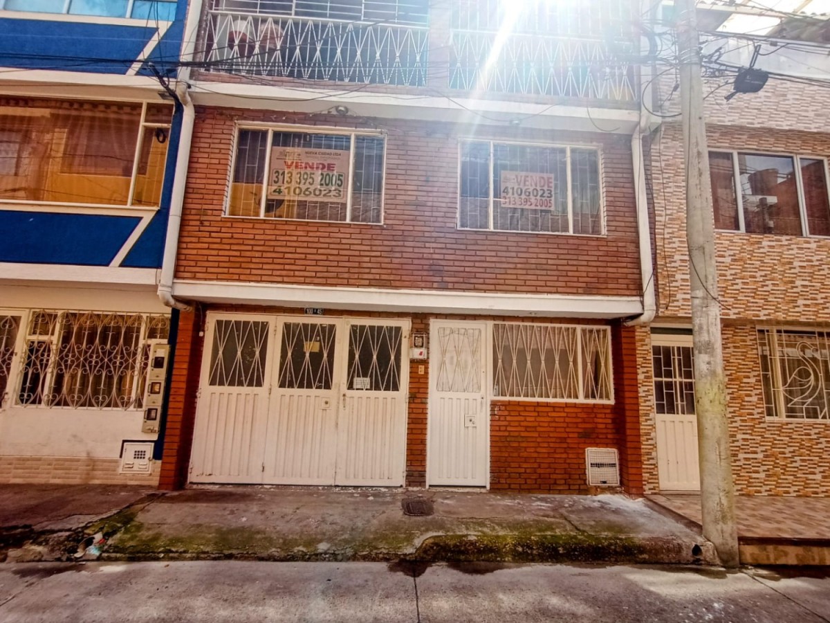 Casa en venta en Aures, Bogotá · foto 2 de 24