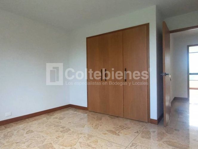 Apartamento de 3 alcobas en venta en La Florida, Medellín, 219 m² · foto 15 de 24