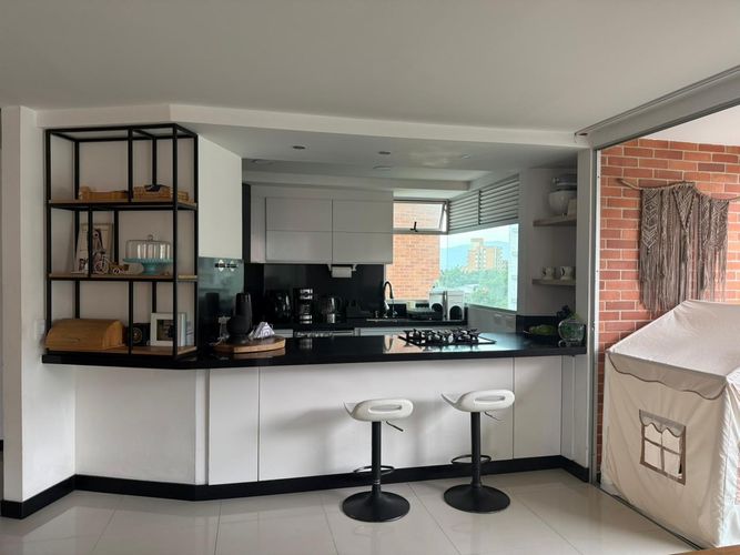 Apartamento de 2 alcobas en arriendo en El Poblado, Medellín, 116 m² · foto 3 de 14