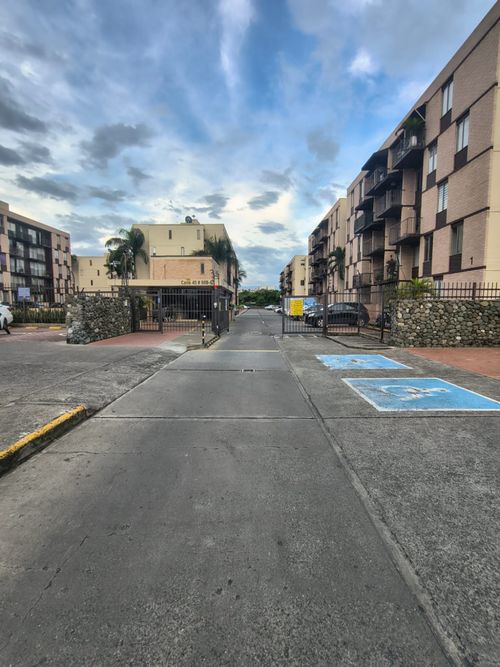 Apartamento de 3 alcobas en venta en Valle Del Lili, Cali, 65 m² · foto 2 de 24