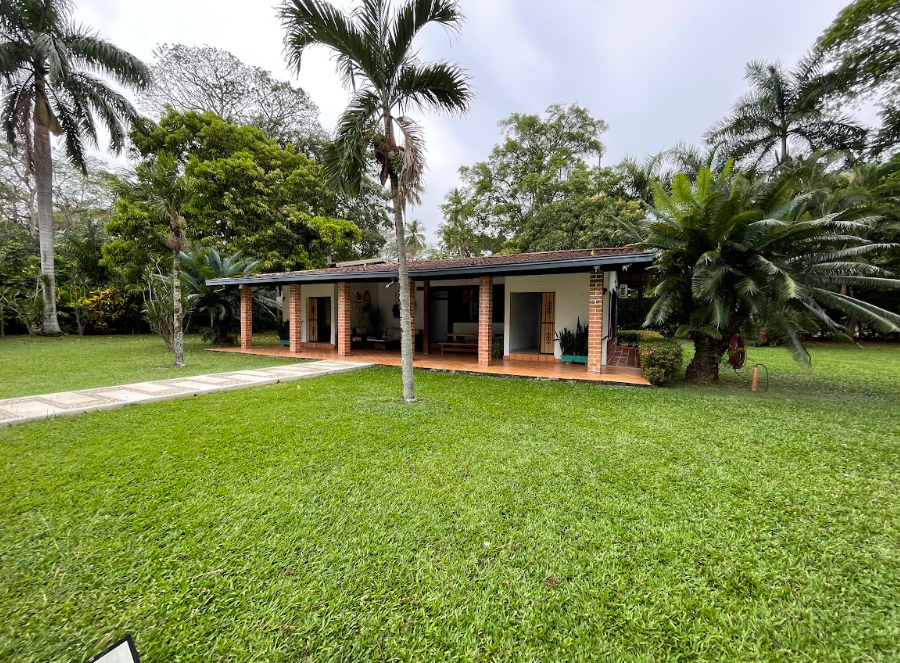 6BR Country House in El espinal for Sale