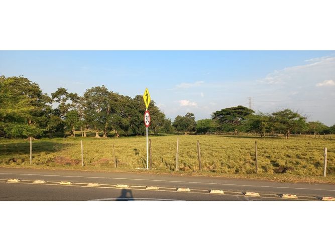 Lote en venta en Pance, Cali, 33336 m² · foto 8 de 8