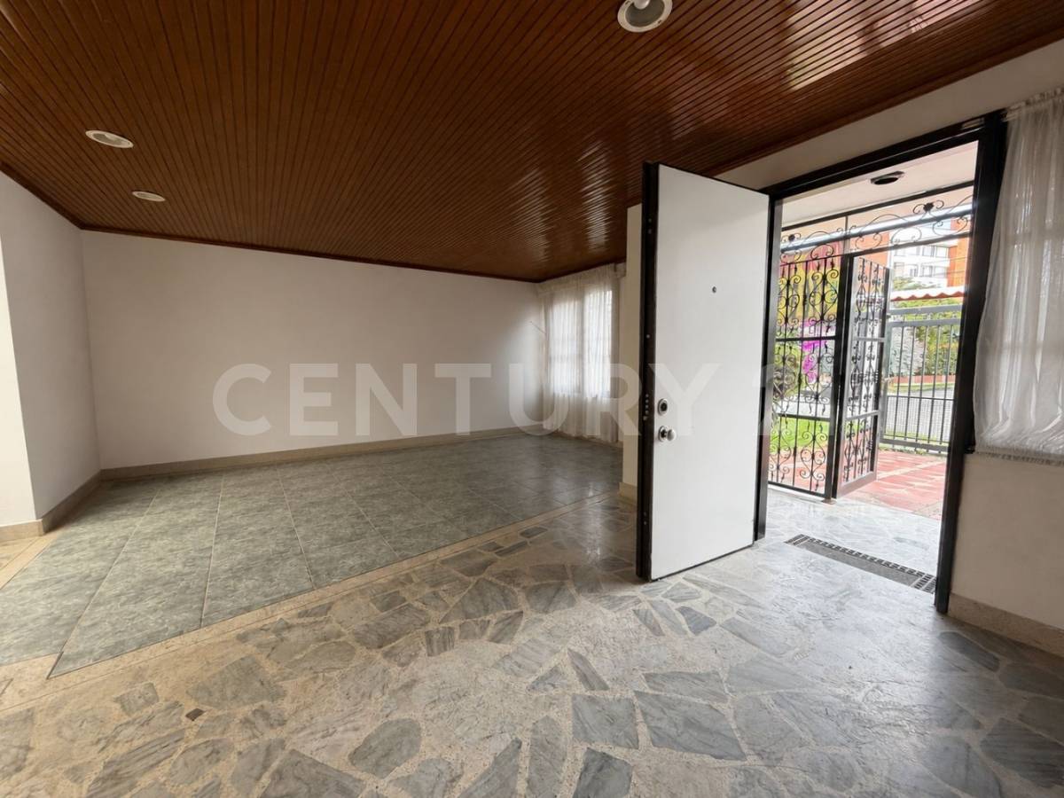 Casa en venta en Niza, Bogotá · foto 2 de 12
