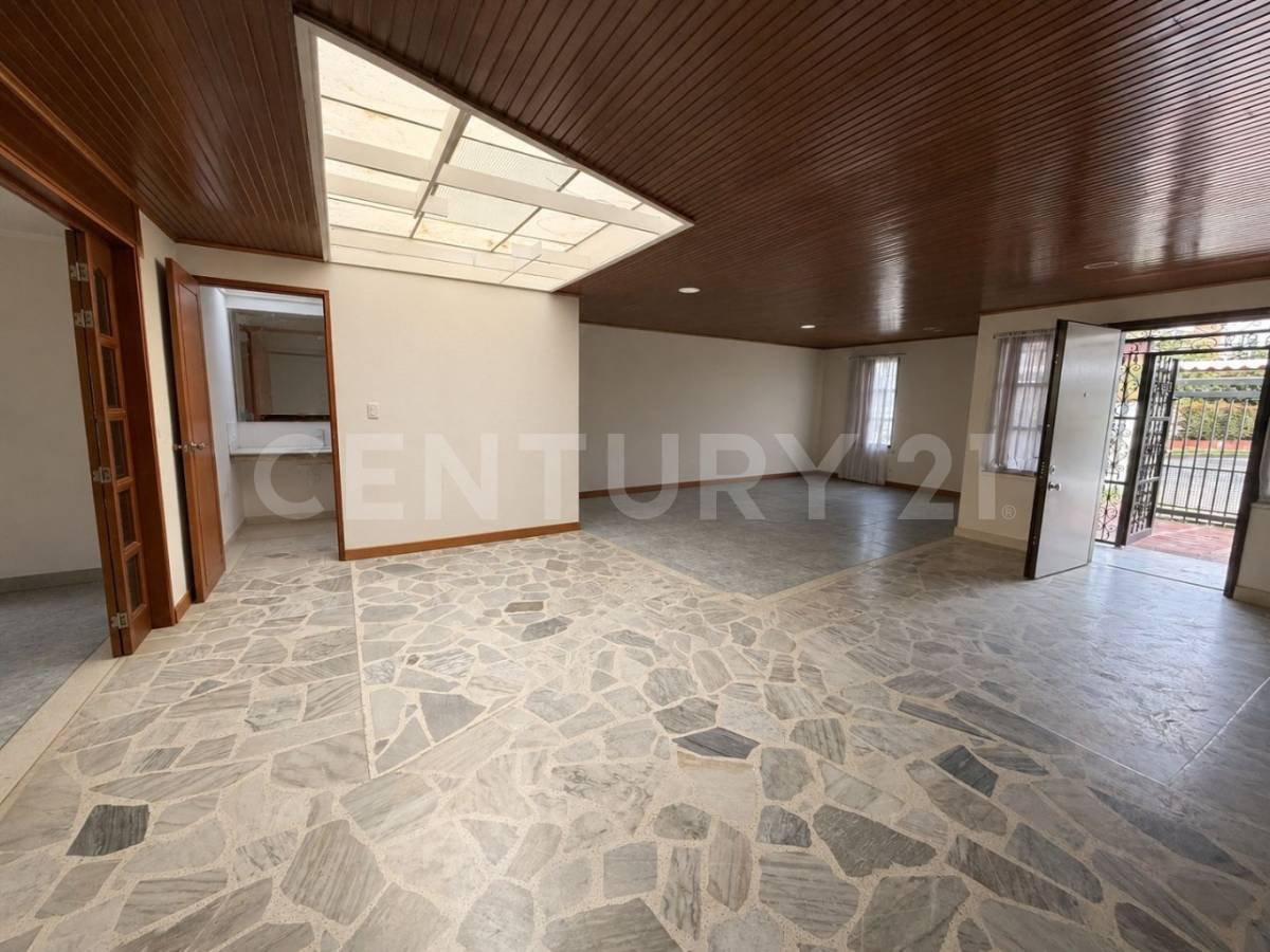 Casa en venta en Niza, Bogotá · foto 3 de 12