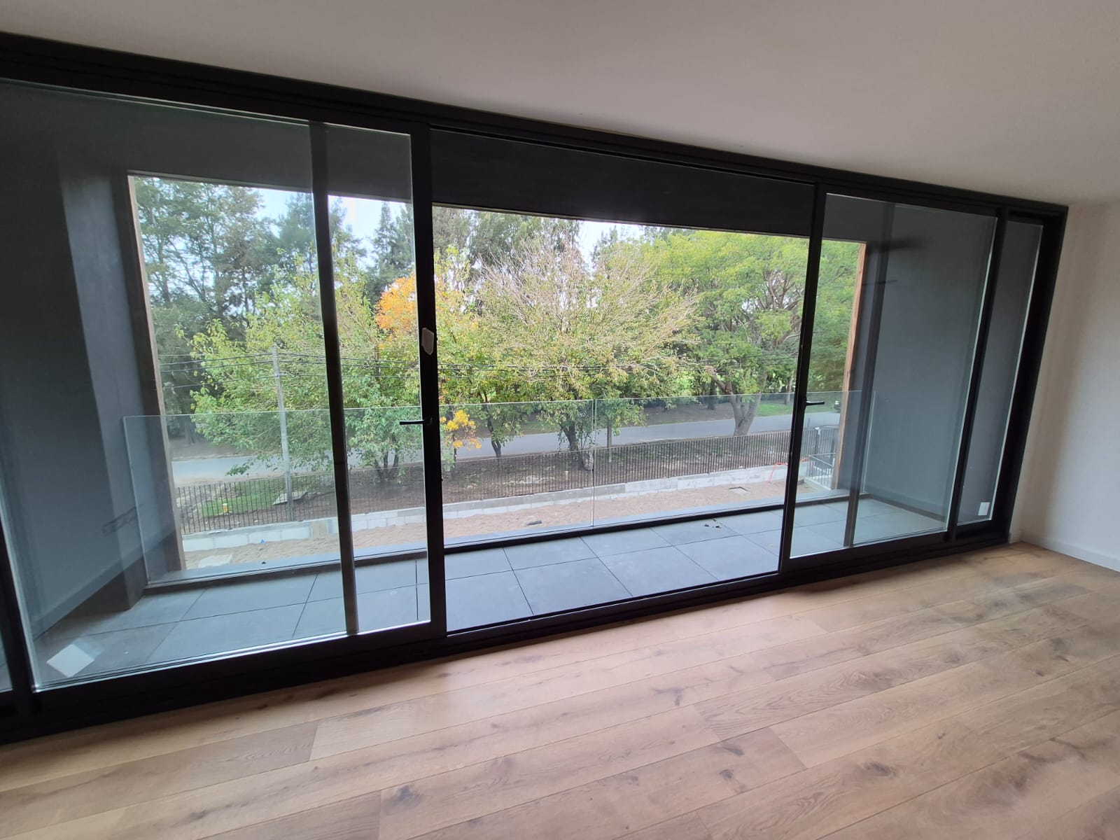 APARTAMENTO A ESTRENAR | 3 DORM + 3 BAÑOS + 2 COCHERAS | BRITS VILLAGE JARDÍN – CARRASCO NORTE