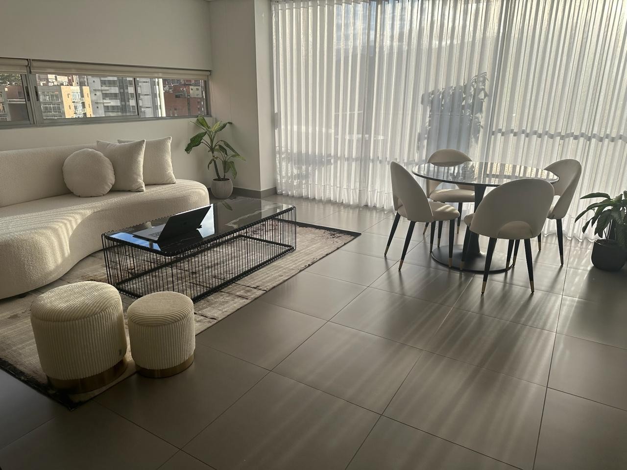 Apartamento en arriendo en El Poblado, Medellín · foto 3 de 15