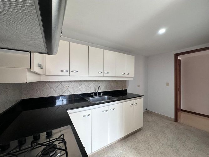 Apartamento de 4 alcobas en arriendo en El Poblado, Medellín, 116 m² · foto 7 de 20
