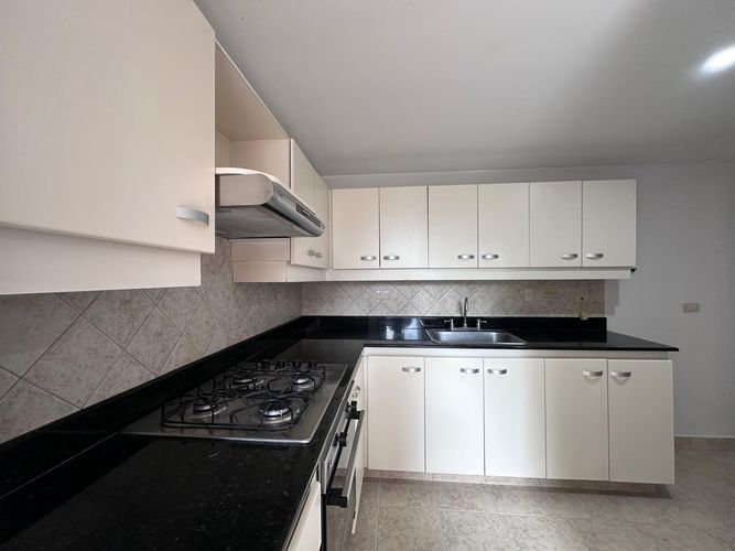 Apartamento de 4 alcobas en arriendo en El Poblado, Medellín, 116 m² · foto 5 de 20