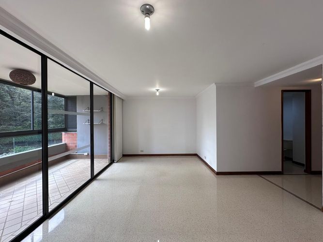Apartamento de 4 alcobas en arriendo en El Poblado, Medellín, 116 m² · foto 2 de 20