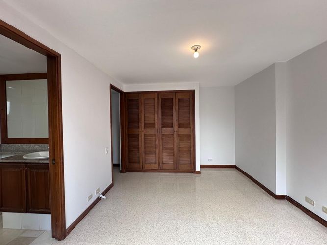 Apartamento de 4 alcobas en arriendo en El Poblado, Medellín, 116 m² · foto 9 de 20