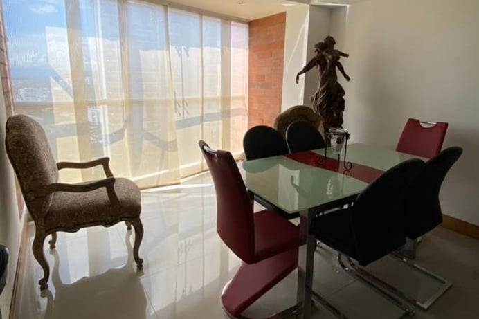 Apartamento en venta en Pinares, Pereira · foto 2 de 7