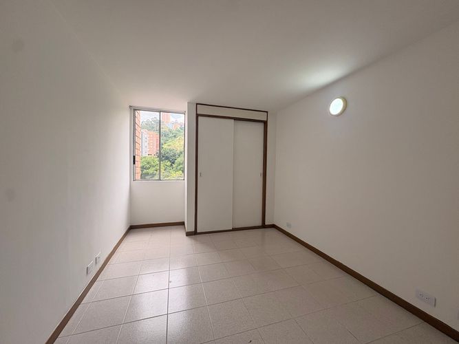 Apartamento de 2 alcobas en arriendo en El Poblado, Medellín, 62 m² · foto 11 de 12
