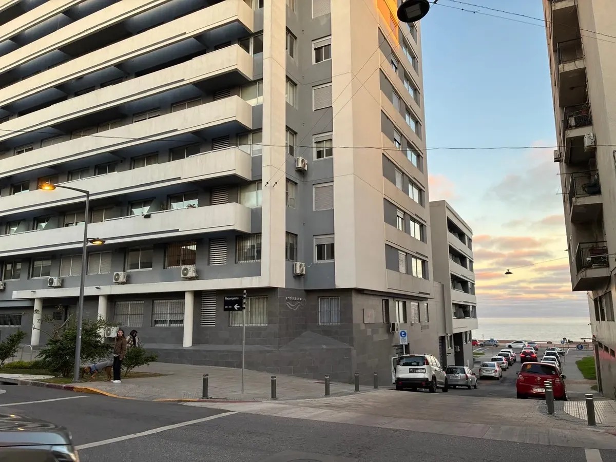 Monoambiente Amueblado Con Garage Doble Casi Rambla En Venta