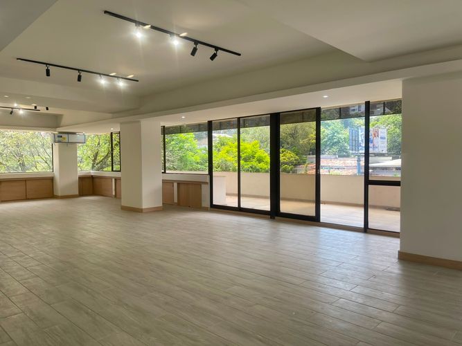 Oficina en arriendo en Manila, Medellín, 144 m² · foto 2 de 20