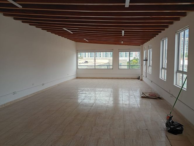 Oficina en arriendo en Cristo Rey, Medellín, 73 m² · foto 2 de 6