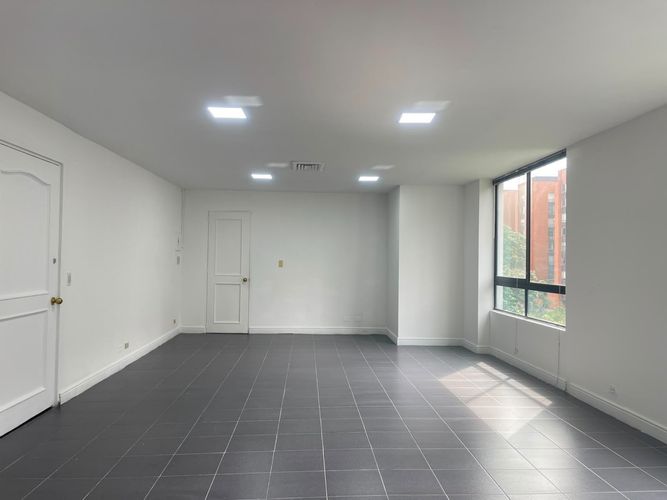 Oficina en venta en El Poblado, Medellín, 45 m² · foto 2 de 12