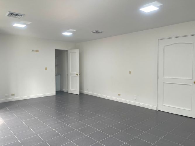 Oficina en venta en El Poblado, Medellín, 45 m² · foto 3 de 12