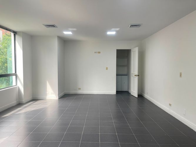 Oficina en venta en El Poblado, Medellín, 45 m² · foto 5 de 12