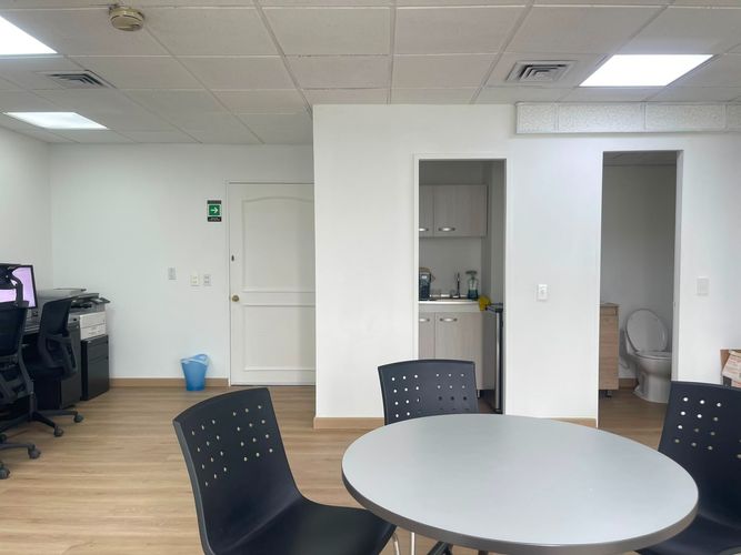 Oficina en venta en El Poblado, Medellín, 40 m² · foto 9 de 12