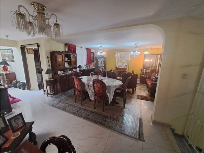 Apartamento de 6 alcobas en venta en San Luis, Bogotá, 250 m² · foto 2 de 24